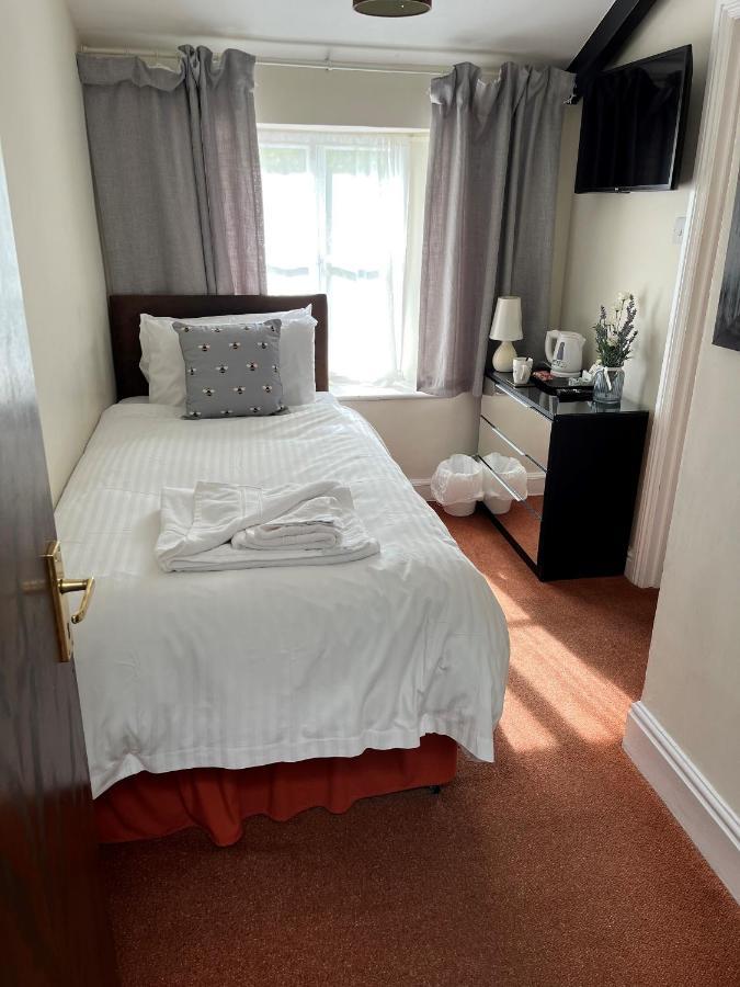 Arms 4* Thorverton