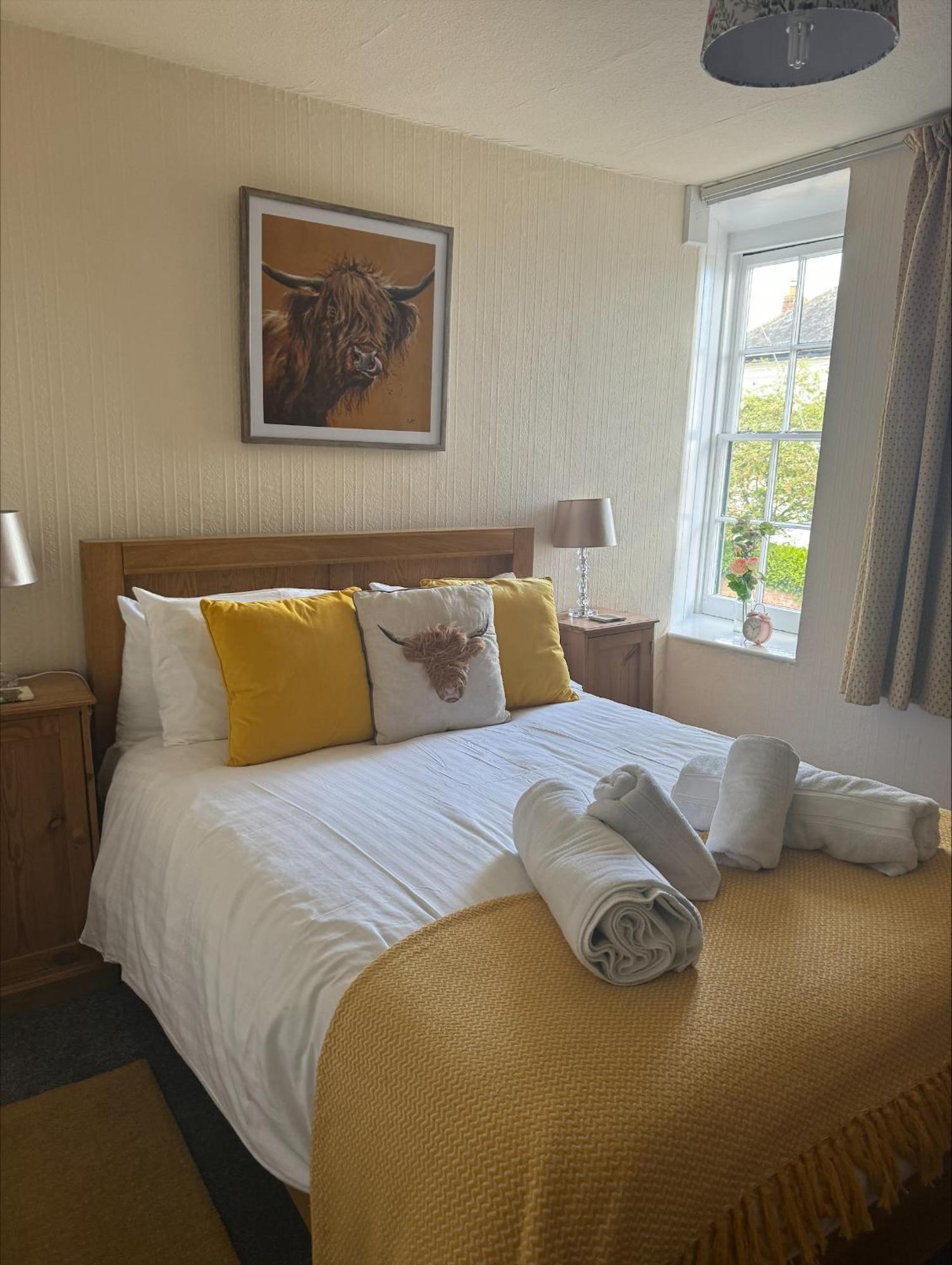 Arms 4* Thorverton